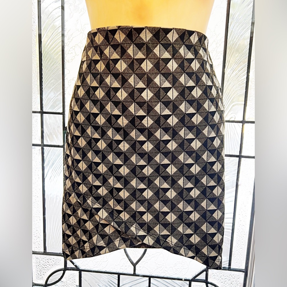 Stradivarius - Geometric Black and Gold Sparkling Skirt